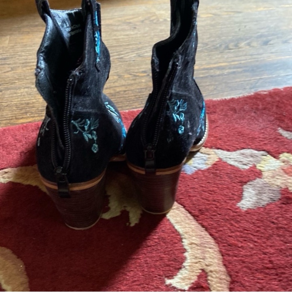 🛍️ Embroidered faux suede boots - Picture 7 of 9